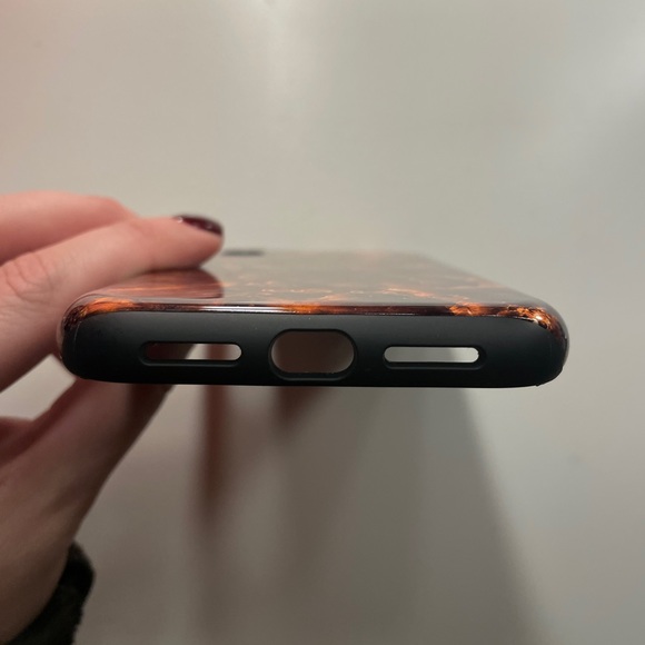 Tortoise Shell BURGA iPhoneXR Case - Picture 4 of 5